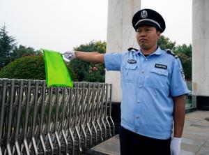 门卫巡逻